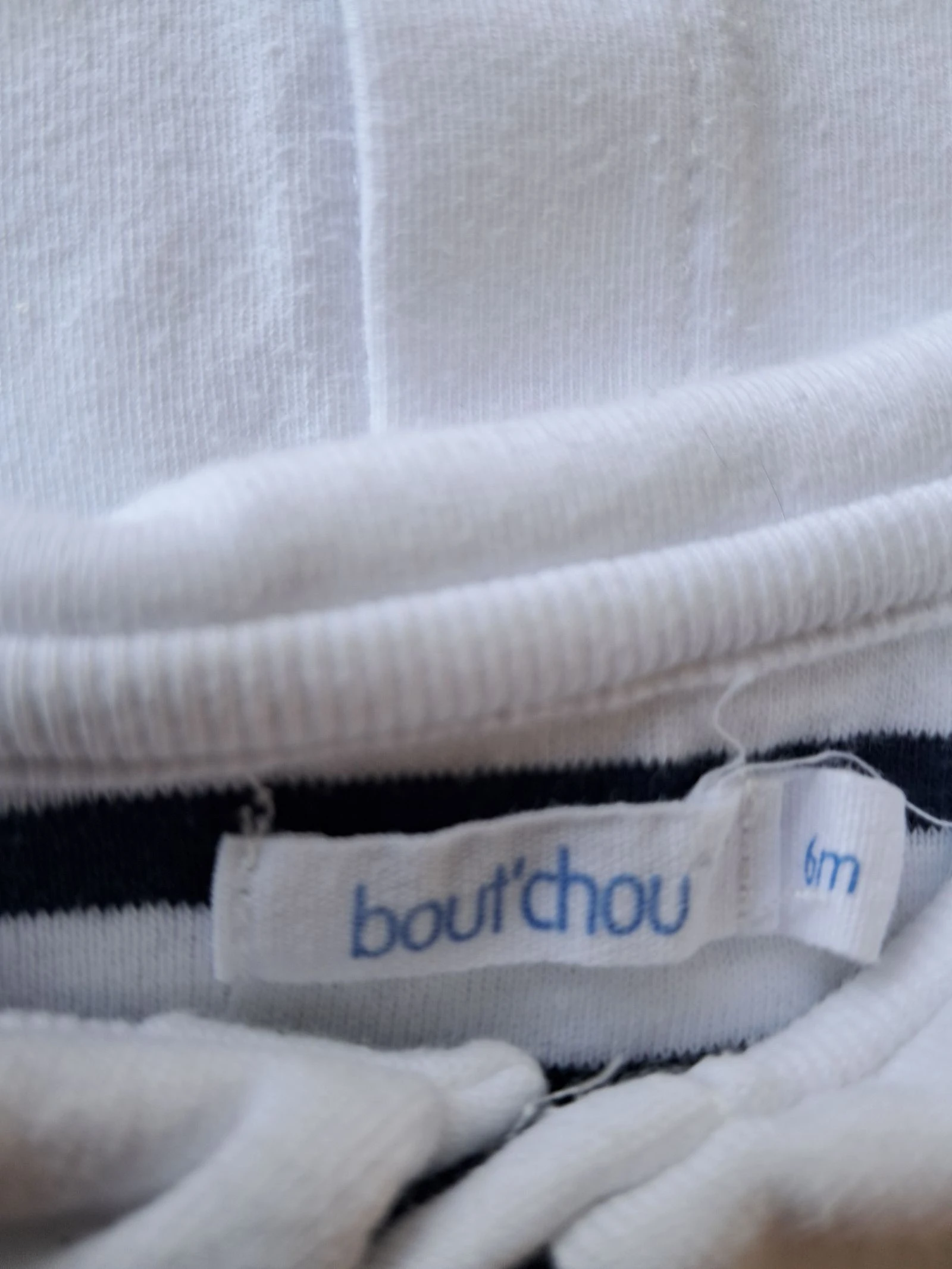 Lot size 6 months of 4 bodysuits – photo 2